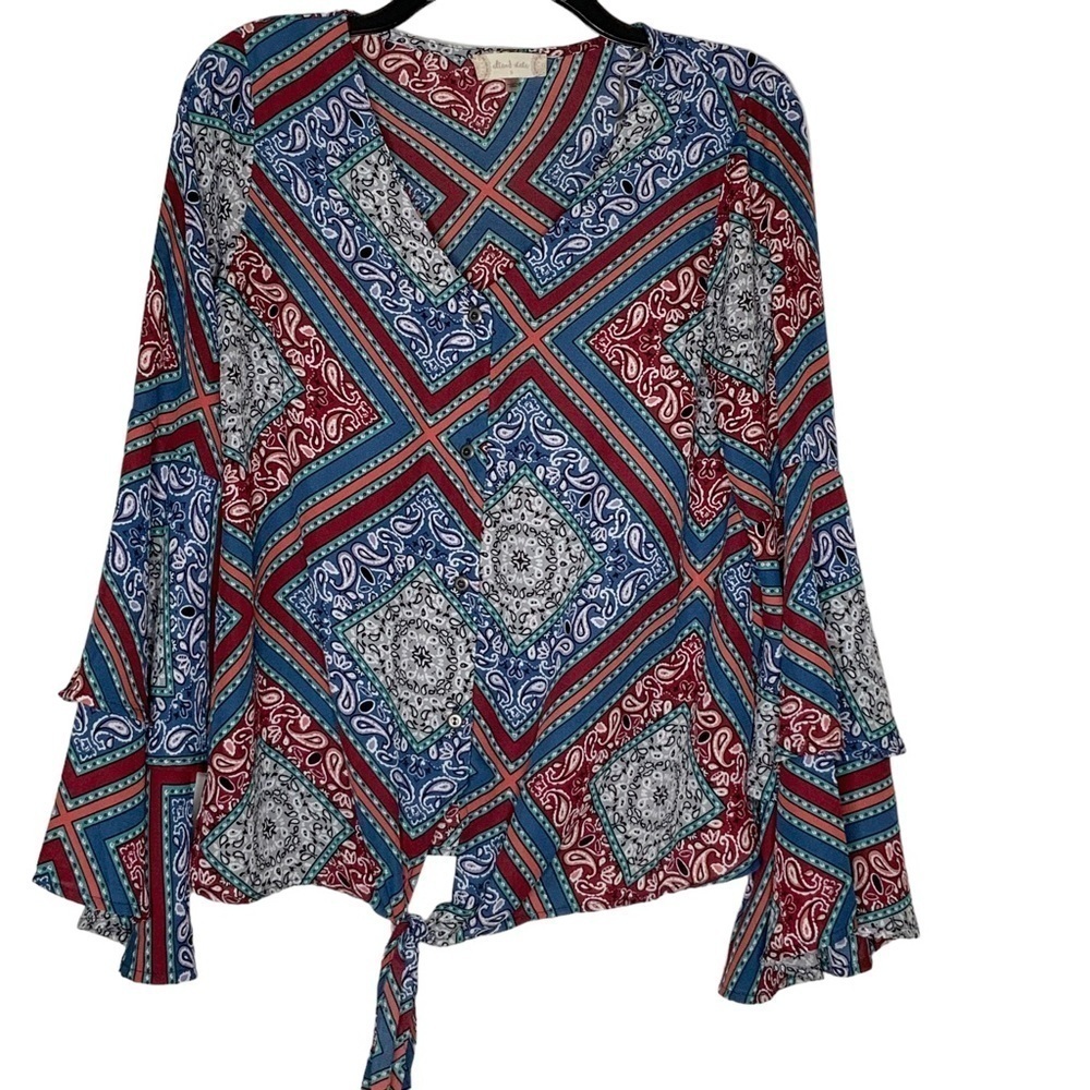 ALTAR’D state V neckline blouse with front tie. Size S